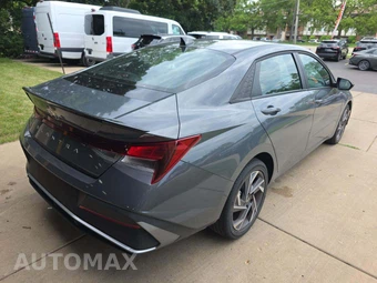 2025 Hyundai Elantra SEL Sport - miniatura 3