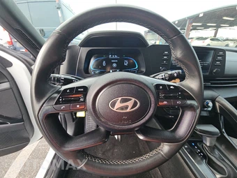 2025 Hyundai Elantra SEL Sport - miniatura 10