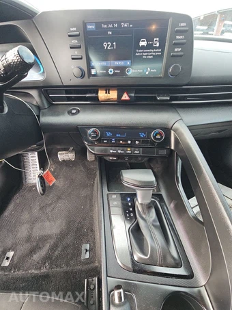 2025 Hyundai Elantra SEL Sport - miniatura 11