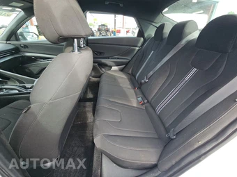 2025 Hyundai Elantra SEL Sport - miniatura 13
