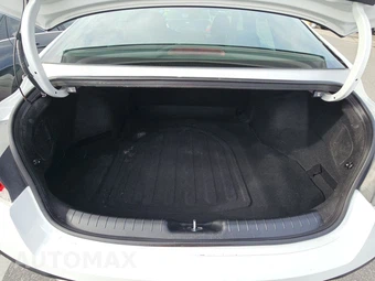 2025 Hyundai Elantra SEL Sport - miniatura 16