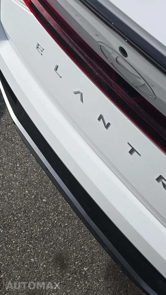 2025 Hyundai Elantra SEL Sport - miniatura 26