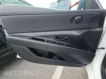 2025 Hyundai Elantra SEL Sport - miniatura 9