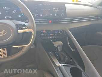2025 Hyundai Elantra SEL Sport - miniatura 11