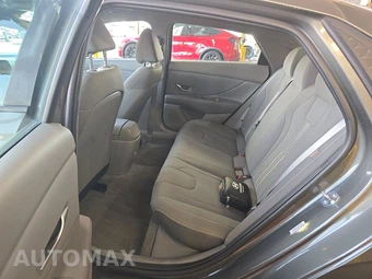 2025 Hyundai Elantra SEL Sport - miniatura 13