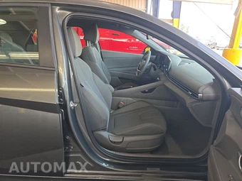 2025 Hyundai Elantra SEL Sport - miniatura 8