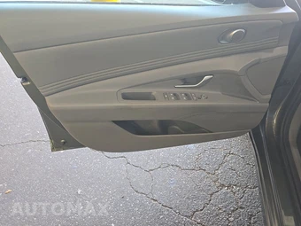 2025 Hyundai Elantra SEL Sport - miniatura 9