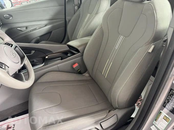 2025 Hyundai Elantra SEL Sport - miniatura 32