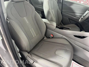 2025 Hyundai Elantra SEL Sport - miniatura 33