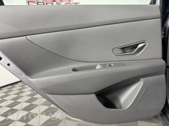 2025 Hyundai Elantra SEL Sport - miniatura 40