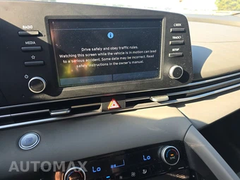 2025 Hyundai Elantra SEL Sport - miniatura 11