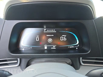 2025 Hyundai Elantra SEL Sport - miniatura 12