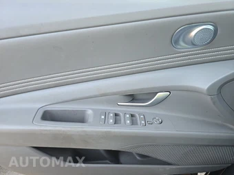 2025 Hyundai Elantra SEL Sport - miniatura 9