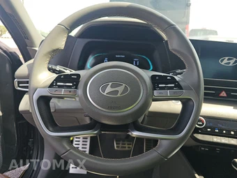 2025 Hyundai Elantra SEL Sport - miniatura 10