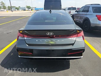 2025 Hyundai Elantra SEL Sport - miniatura 5