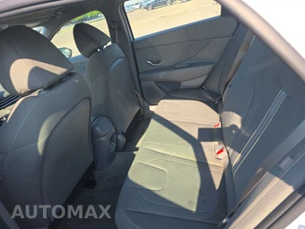 2025 Hyundai Elantra SEL Sport - miniatura 13
