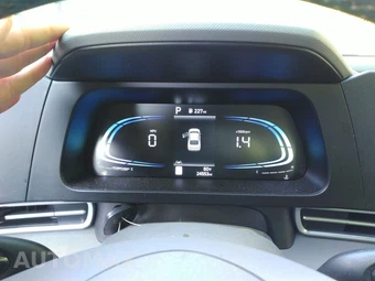 2025 Hyundai Elantra SEL Sport - miniatura 18