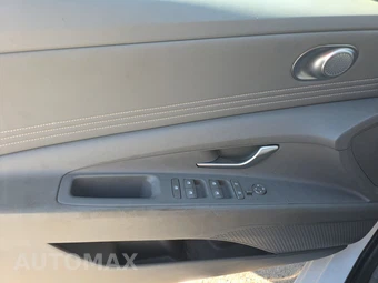 2025 Hyundai Elantra SEL Sport - miniatura 9