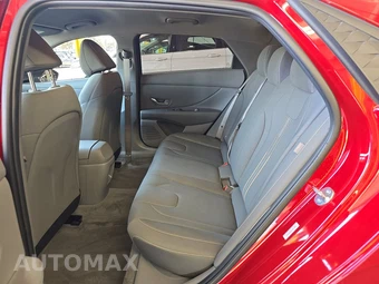 2025 Hyundai Elantra SEL Sport - miniatura 13