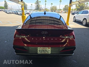 2025 Hyundai Elantra SEL Sport - miniatura 5
