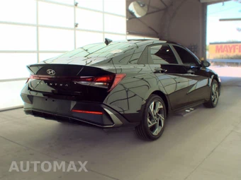 2025 Hyundai Elantra SEL Sport - miniatura 4