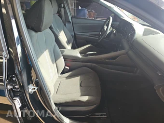 2025 Hyundai Elantra SEL Sport - miniatura 8