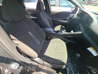 2025 Hyundai Elantra SEL Sport - miniatura 18