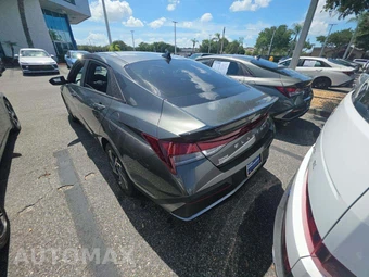 2025 Hyundai Elantra SEL Sport - miniatura 2