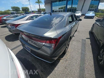 2025 Hyundai Elantra SEL Sport - miniatura 3