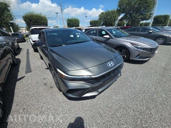 2025 Hyundai Elantra SEL Sport - miniatura 4
