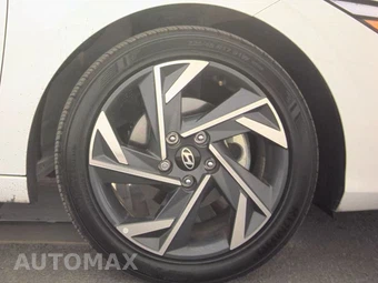 2025 Hyundai Elantra SEL Sport - miniatura 10
