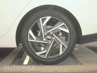 2025 Hyundai Elantra SEL Sport - miniatura 12