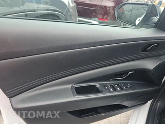 2025 Hyundai Elantra SEL Sport - miniatura 15