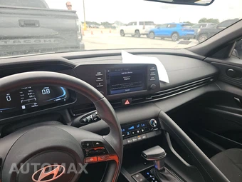 2025 Hyundai Elantra SEL Sport - miniatura 17