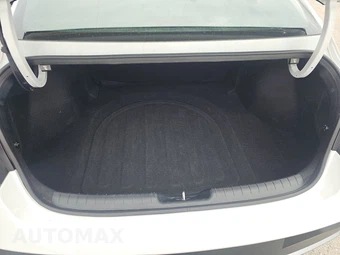 2025 Hyundai Elantra SEL Sport - miniatura 23