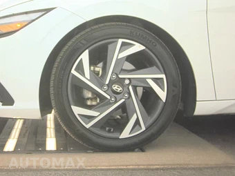 2025 Hyundai Elantra SEL Sport - miniatura 9