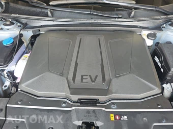 2025 Hyundai IONIQ 5 SE Standard Range - miniatura 16