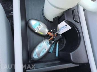 2025 Hyundai Kona Electric SEL - miniatura 8