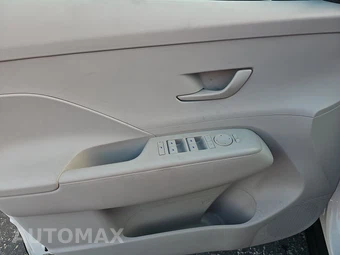 2025 Hyundai Kona SE - miniatura 9
