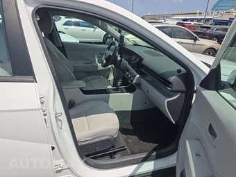 2025 Hyundai Kona SE - miniatura 8
