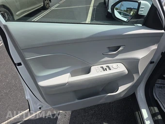 2025 Hyundai Kona SE - miniatura 9