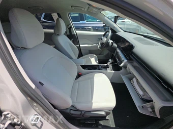 2025 Hyundai Kona SEL - miniatura 8