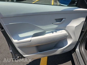 2025 Hyundai Kona SEL - miniatura 9