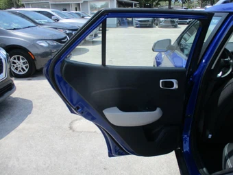 2025 Hyundai Venue SEL - miniatura 9