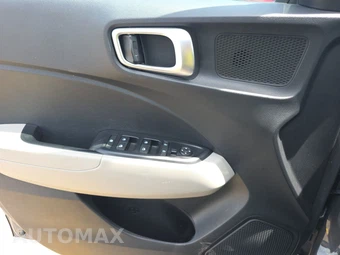2025 Hyundai Venue SEL - miniatura 9