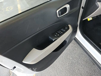 2025 Hyundai Venue SEL – miniatura 9