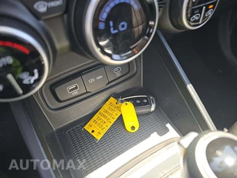 2025 Hyundai Venue SEL - miniatura 8