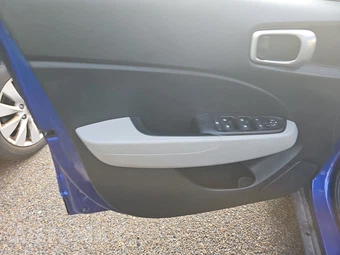 2025 Hyundai Venue SEL - miniatura 9