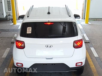 2025 Hyundai Venue SEL - miniatura 5