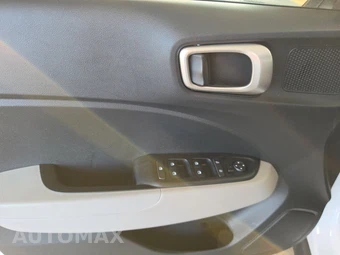 2025 Hyundai Venue SEL - miniatura 9